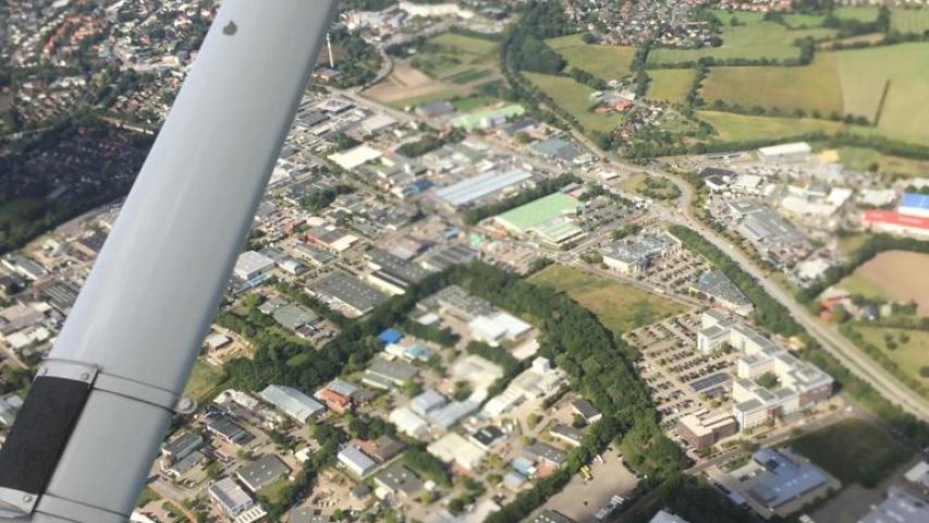 Blick aus dem Flugzeug auf Elmshorn Blick aus dem Flugzeug auf Elmshorn