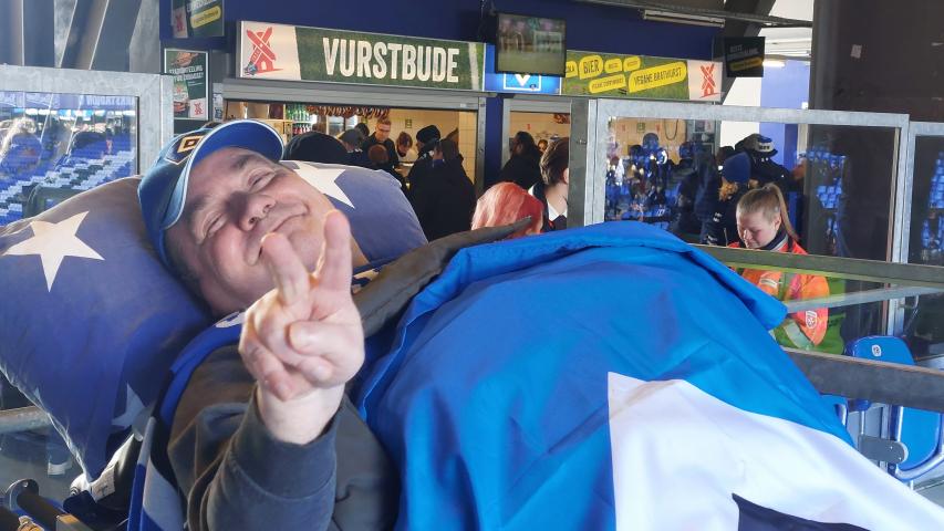 Rüdiger vor der Bratwurstbude Rüdiger vor der Bratwurstbude